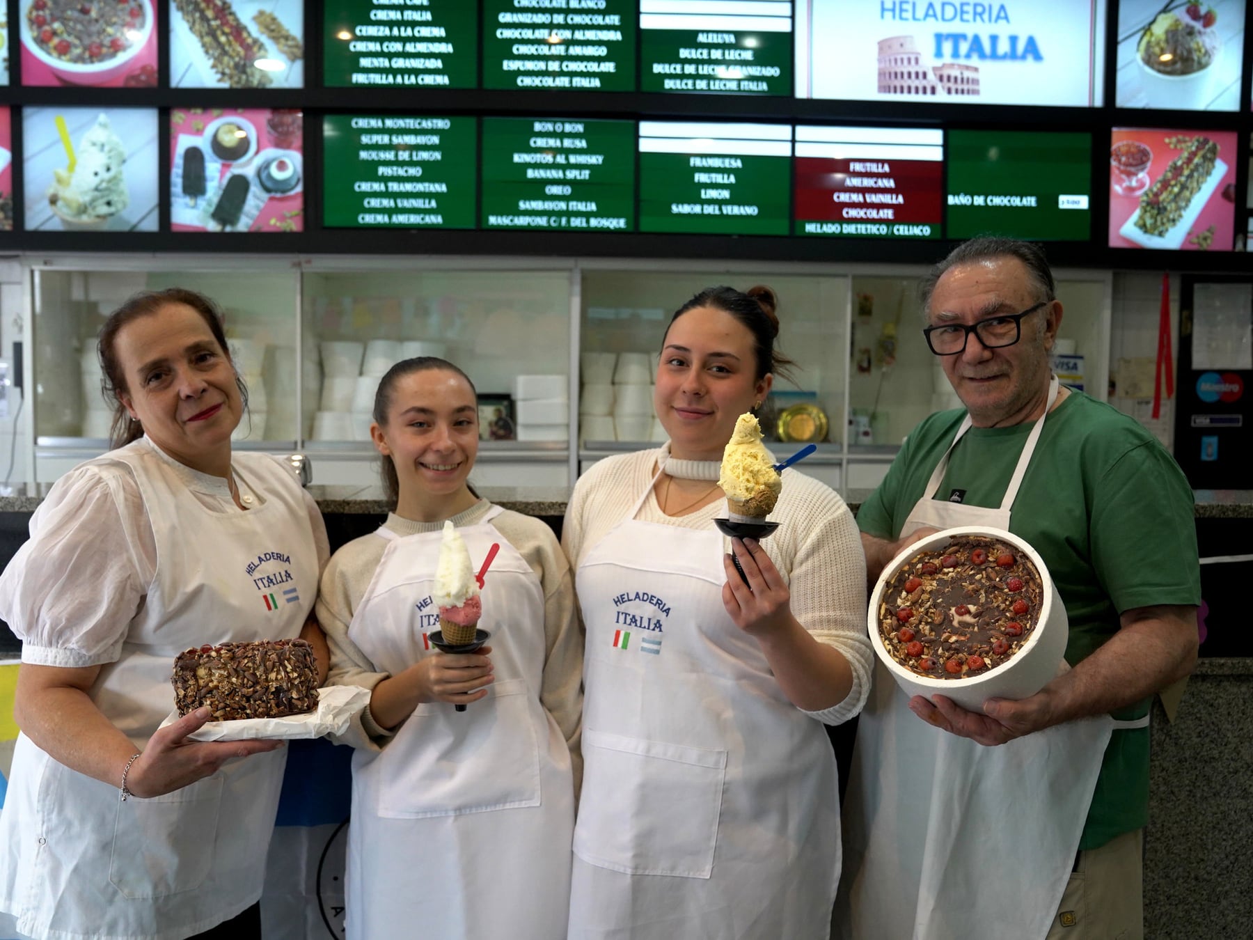 Monte Castro conserva un gelato de familia con la maquinaria original