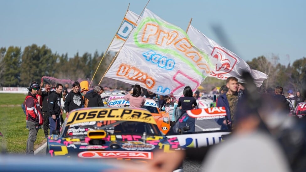 José C. Paz Racing festeja un doblete_round en La Plata y queda al borde de la gloria